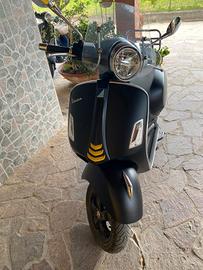 Piaggio Vespa 300 GTS hpe SUPER TECH