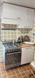 Cucina completa e piani cottura
