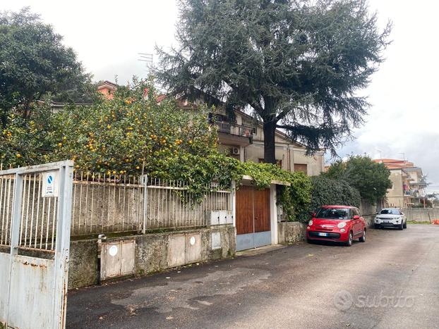 Nuda proprieta' in villa con giardino