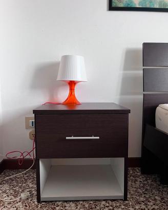 Set 2 comodini in legno con cassetto