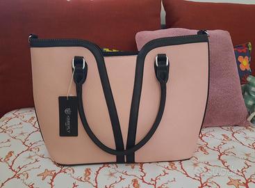 Borsa a mano e a tracolla nuova con etichetta