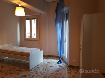 Camera arredata in centro per studentessa