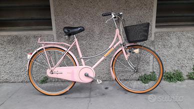 donna ragazza 24 con cestino pronta all'uso 