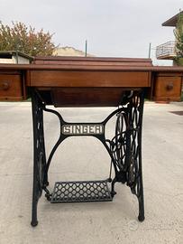 Macchina da cucire d'epoca