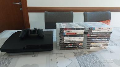 Playstation 3 slim e lotto da 20 giochi