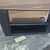 Mascherina per autoradio