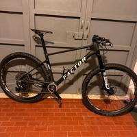 MTB Factor Lando HT Carbonio Pari al Nuovo
