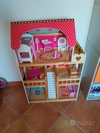 casetta in legno giocattolo 