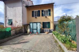 CASA SEMINDIPENDENTE A MONTOGGIO