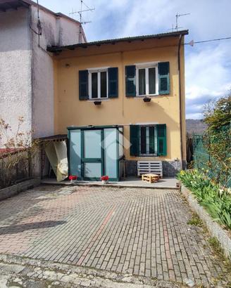 CASA SEMINDIPENDENTE A MONTOGGIO