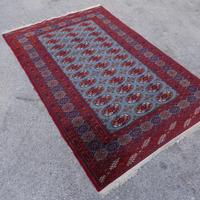 TAPPETO IN LANA ROSSO E CARTA DA ZUCCHERO VINTAGE 