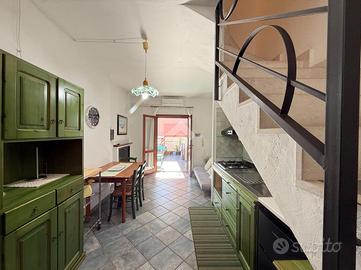 VILLA A SCHIERA D'ANGOLO A VILLASIMIUS