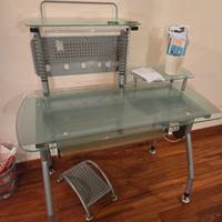 scrivania porta pc in vetro