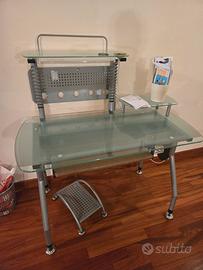 scrivania porta pc in vetro