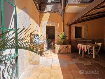 05 Catania centro storico bilocale con terrazzino