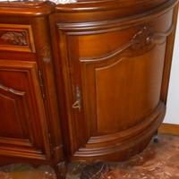 Credenza intarsiata a mano