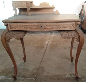 Scrittoio Antico in Legno Intagliato