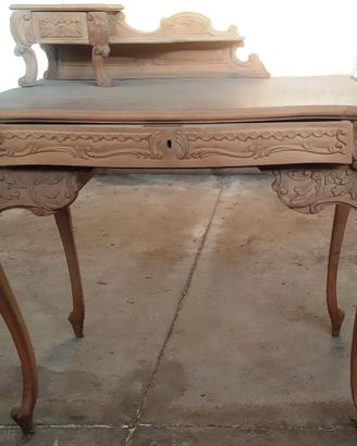 Scrittoio Antico in Legno Intagliato