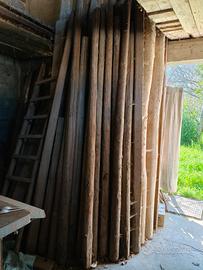 pali di legno con punta circa 2.5 metri