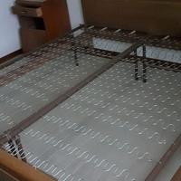 Letto matrimoniale con coprimaterassi in lana