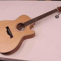 Chitarra acustica Baton Rouge