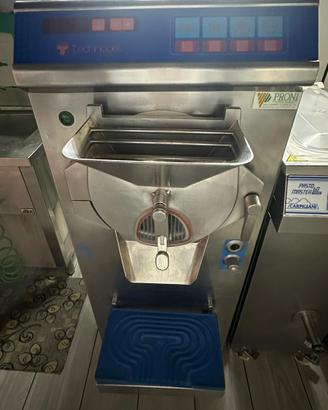 ARREDO YOGURTERIA
