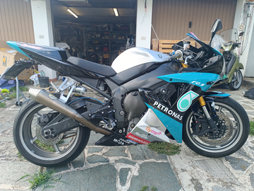 Yamaha r1