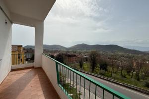 Quadrilocale con balcone abitabile