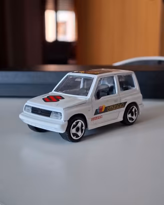 Suzuki Vitara Bburago 1/43 Bianco Vintage