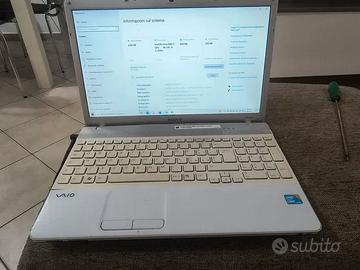 Sony Vaio VPCEB1E8E con Alimentatore