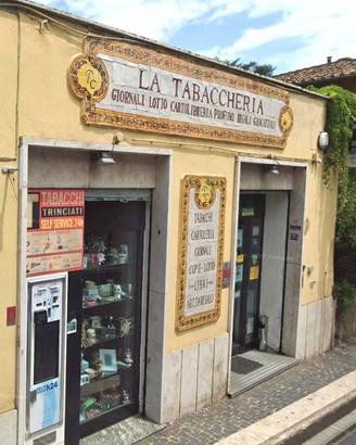 Attività / Licenza di 55 m² con 1 locale a Grottaf