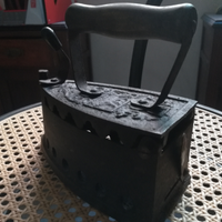 Ferro da stiro antico