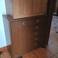 Mobiletto con cassetti