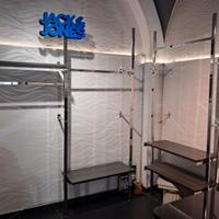 scaffalatura per negozio di abbigliamento