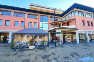 Luminoso ufficio in posizione strategica