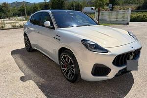 MASERATI GRECALE MODENA 330 CV – BIANCO ASTRO