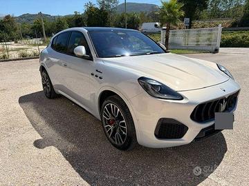 MASERATI GRECALE MODENA 330 CV – BIANCO ASTRO