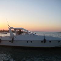 Barca Tecnomarine C42 2x325cv