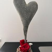 Composizione decorativa rose destabilizzate