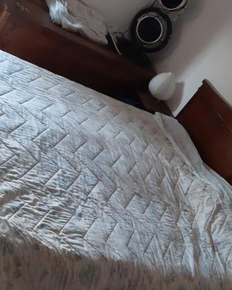 Letto matrimoniale in legno con rete e cassettoni
