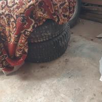 Cerchioni con gomme per fuoristrada