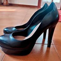 décolleté nero con plateau