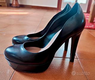 décolleté nero con plateau