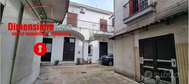 Casa indipendente di 165 m² con 5 locali e posto a