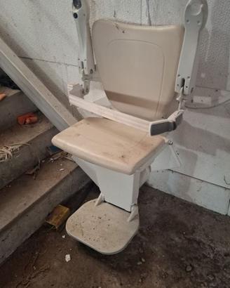Poltroncina montascale per anziani e disabili