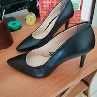 Eleganti scarpe modello decollete