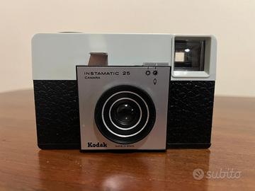 Kodak Instamatic 25 vintage con custodia e librett