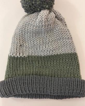 Cappello da montagna/città fatto con il telaio.