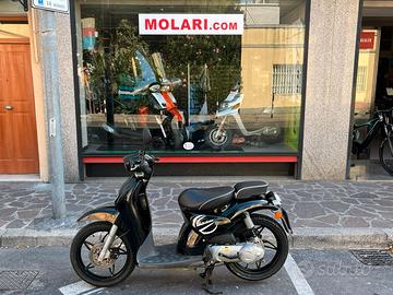 Aprilia Scarabeo 50 nero (110)