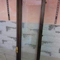 Serramenti in legno con doppio vetro. 